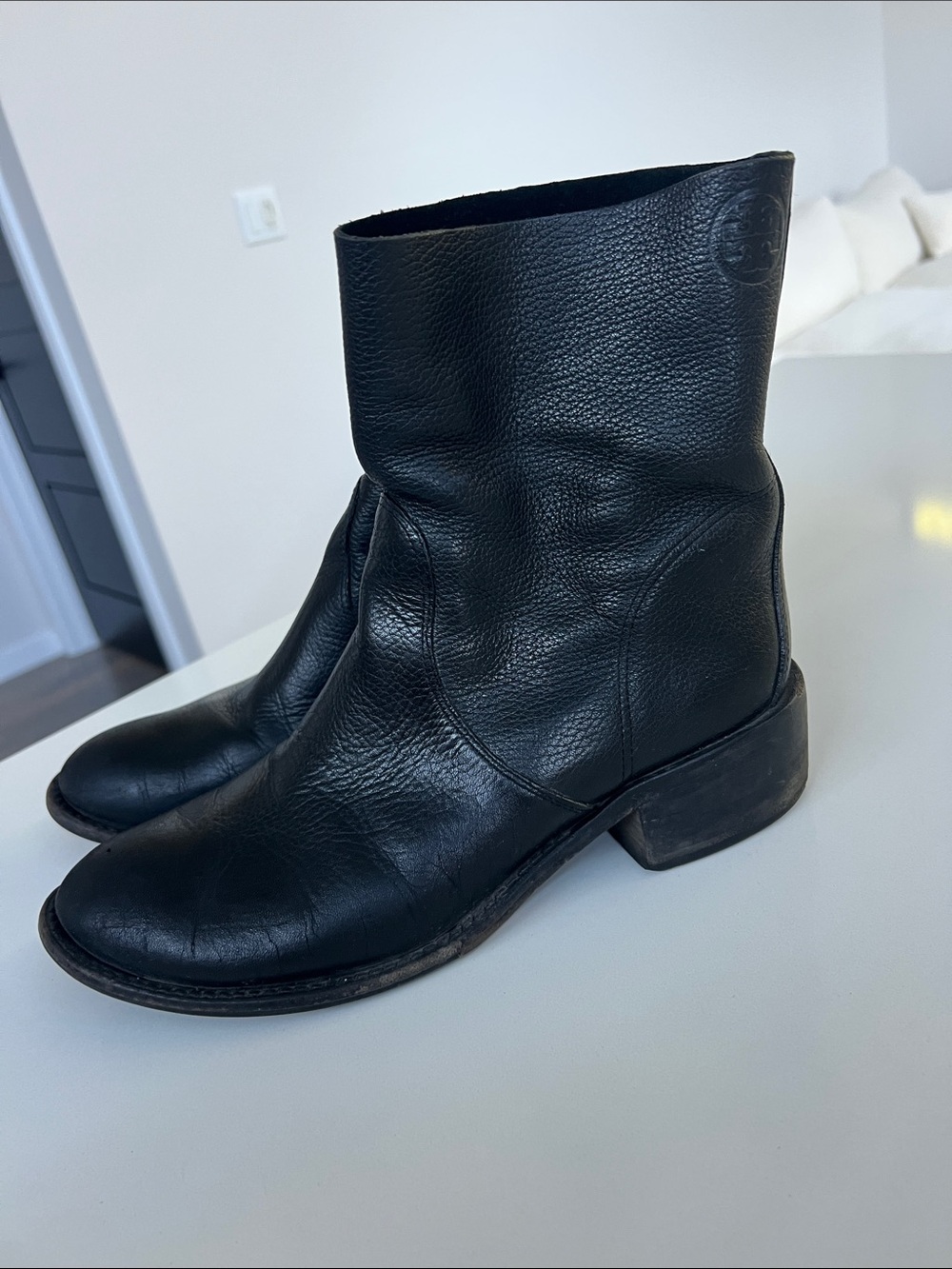 Tory Burch siena black pebbled leather booties ankle boots size 9.5 logo
